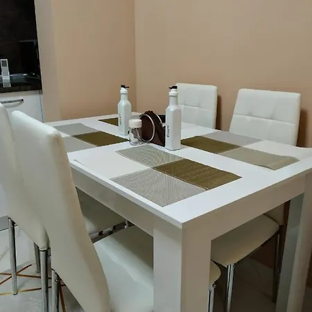 Златен Лист, Golden Leaf Apartamento